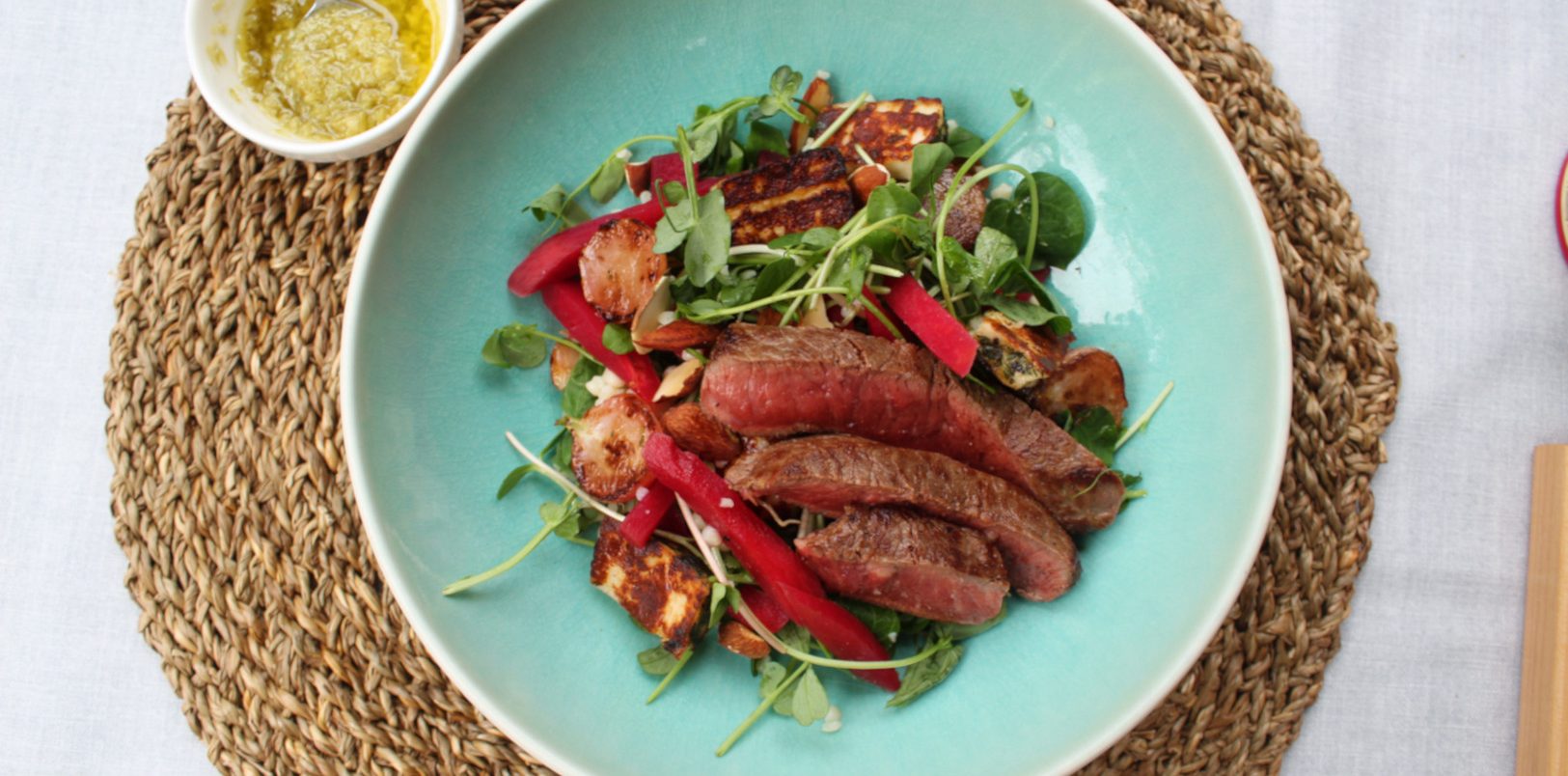 Bœuf Grillé, Salade De Légumes Et Vinaigrette à La Fleur D'ail ...